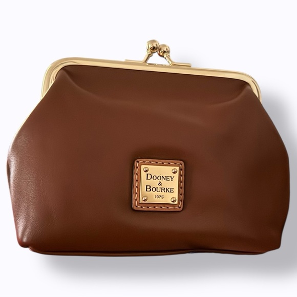 Dooney & Bourke Handbags - Dooney & Bourke 🪢 Brown Large Frame Leather Clutch Purse